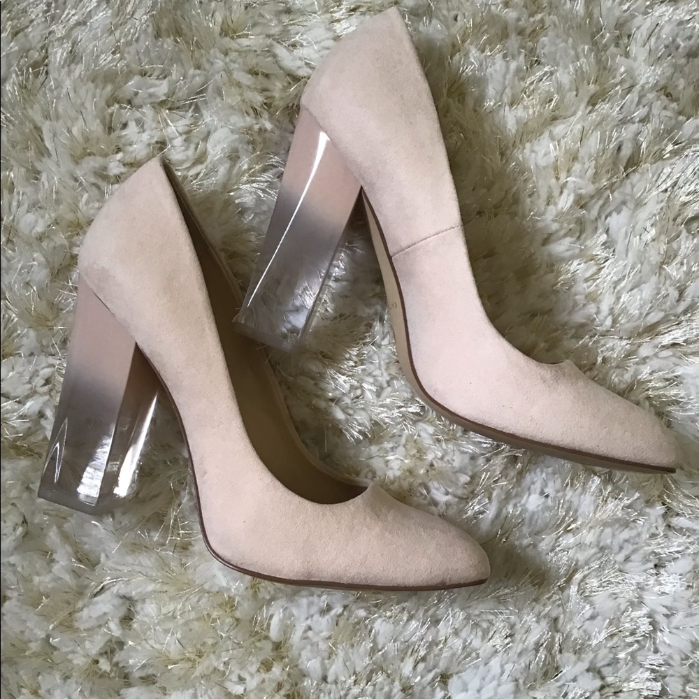 Beautiful Suede peach and cream pump